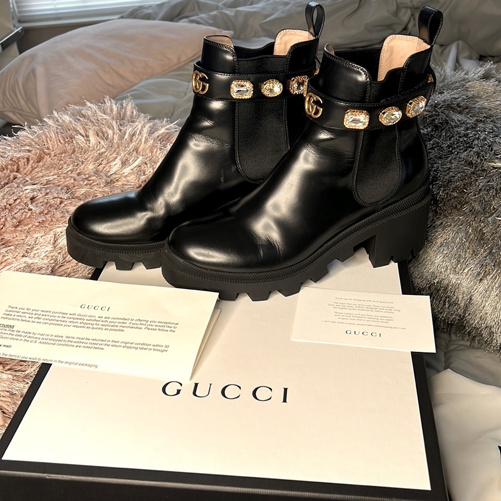 Gucci leather ankle boots with belt